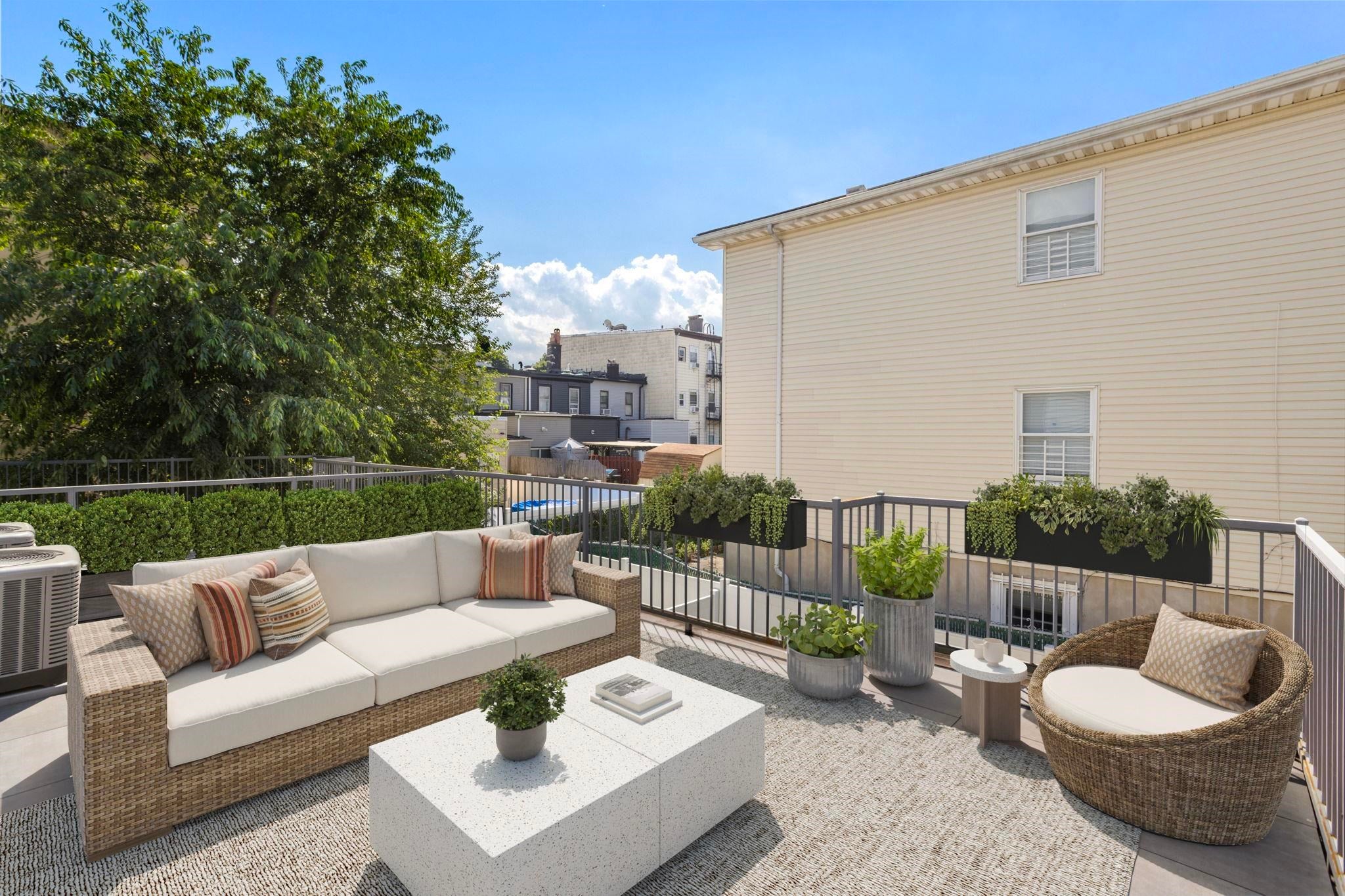 1001 SUMMIT AVE 2