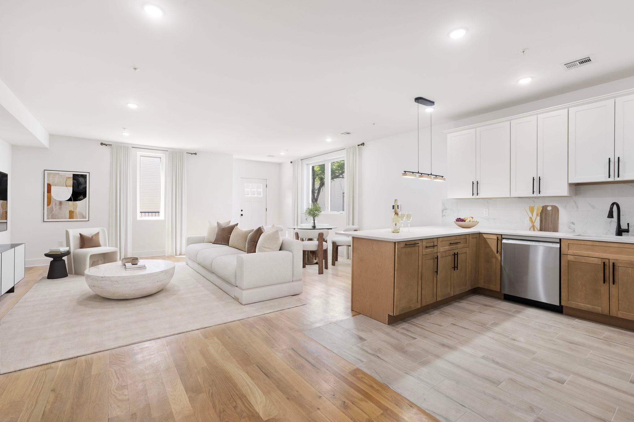 1001 SUMMIT AVE 2