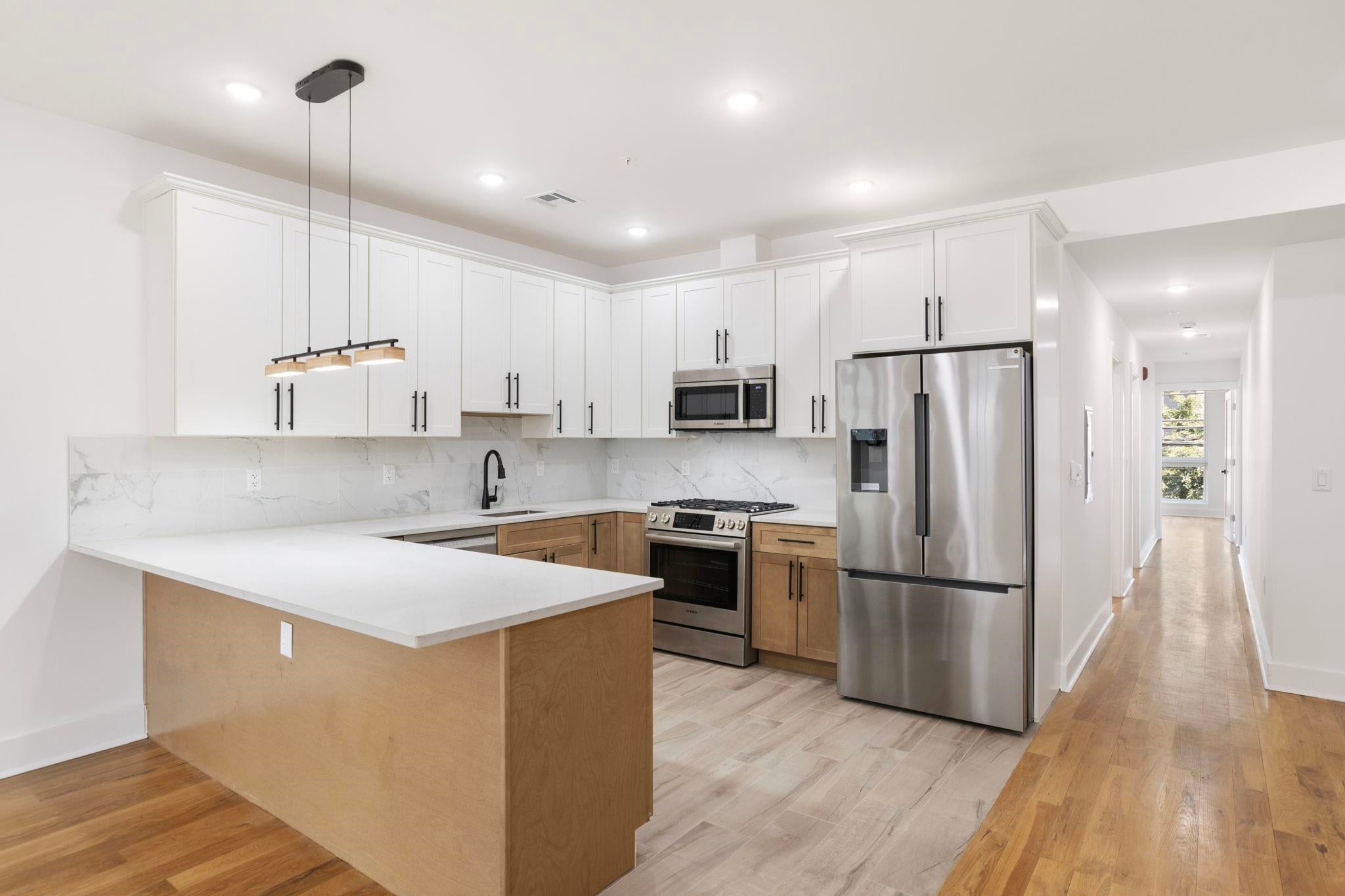 1001 SUMMIT AVE 2