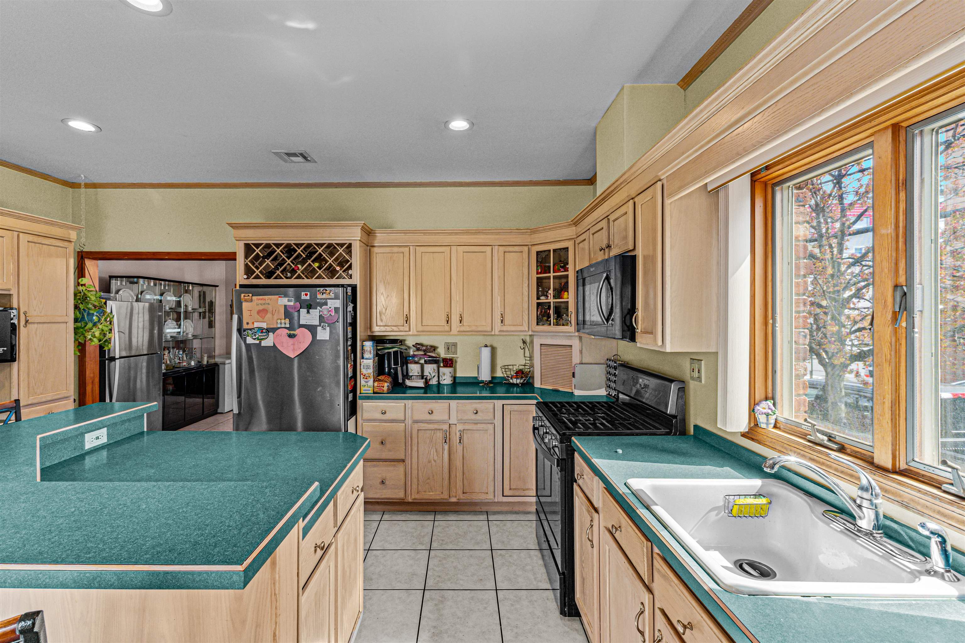 155 Avenue F, Bayonne, New Jersey image 37