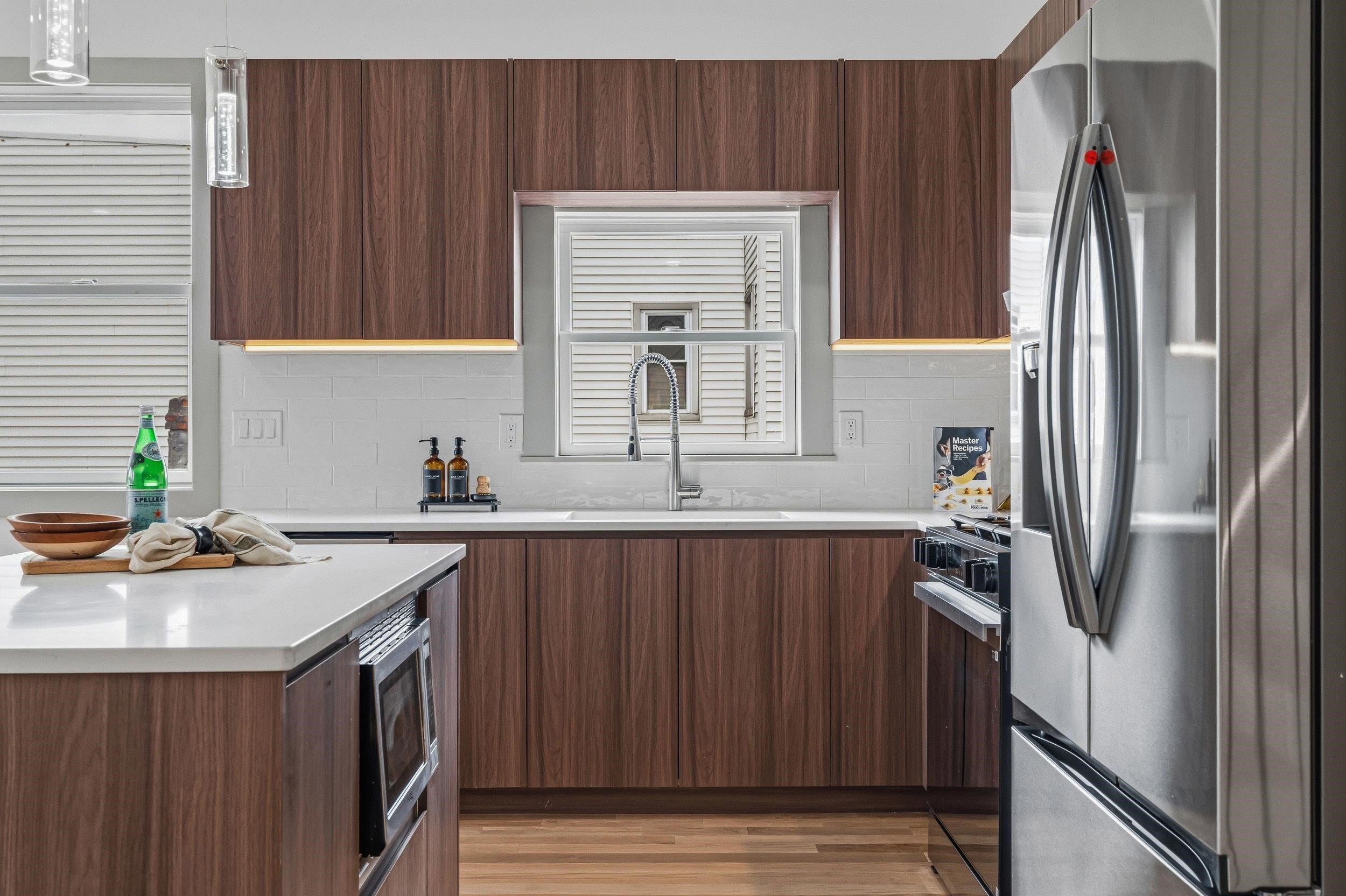 161 WOODLAWN AVE 3