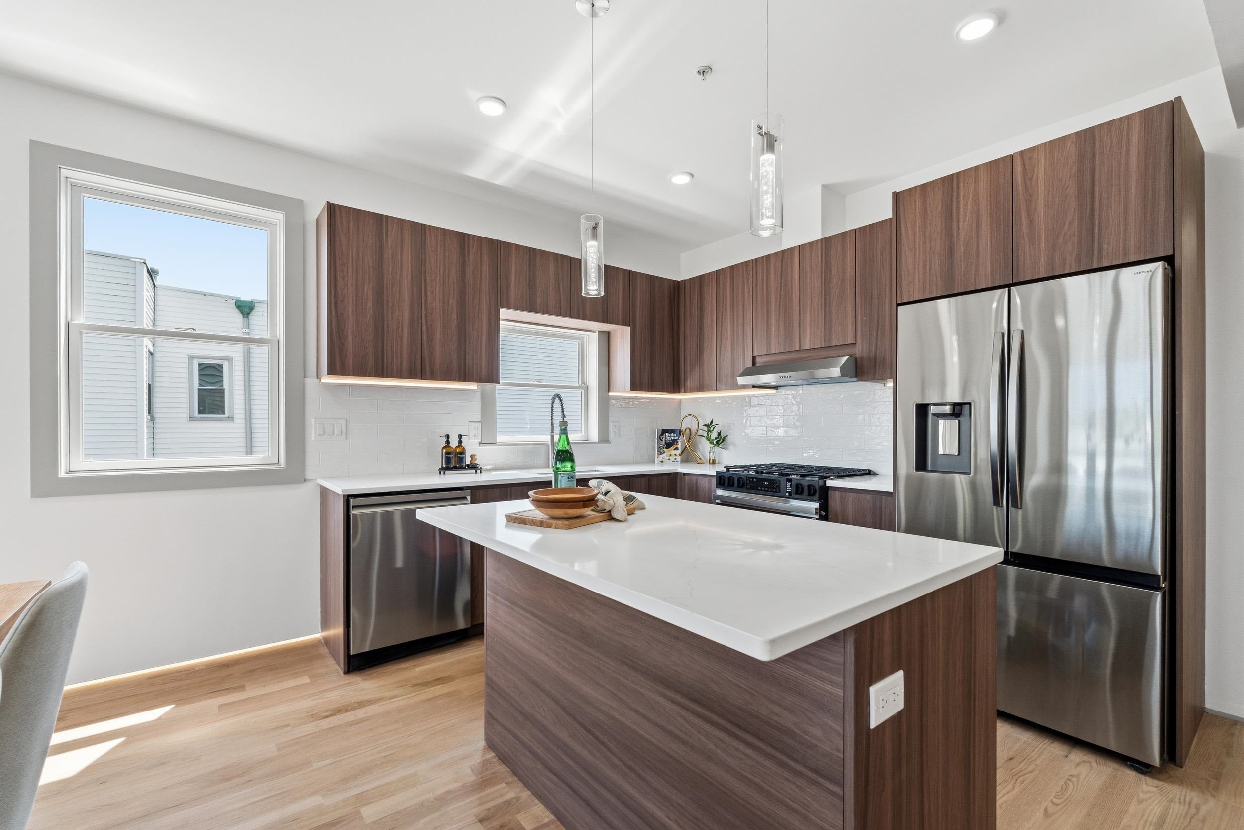 161 WOODLAWN AVE 3