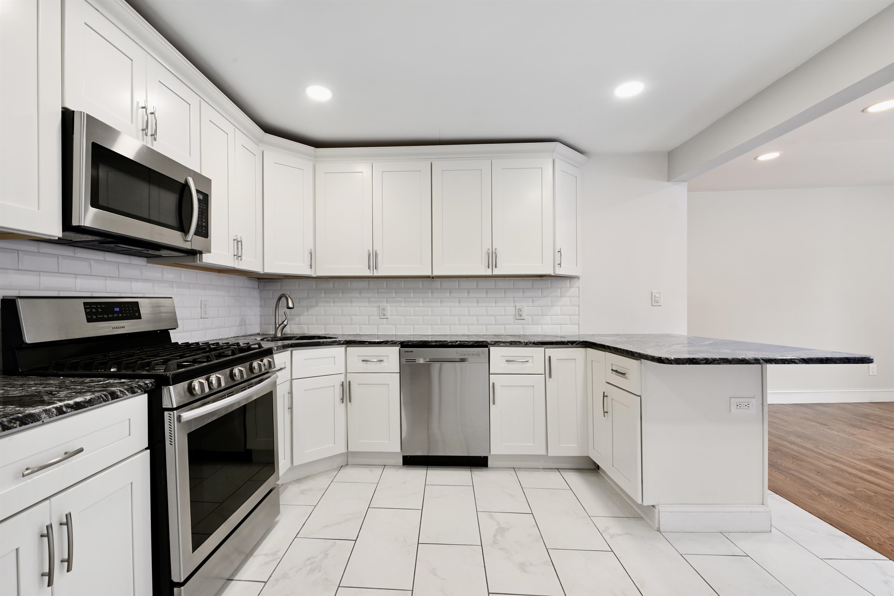 301 1st St #1, Hoboken, New Jersey image 3