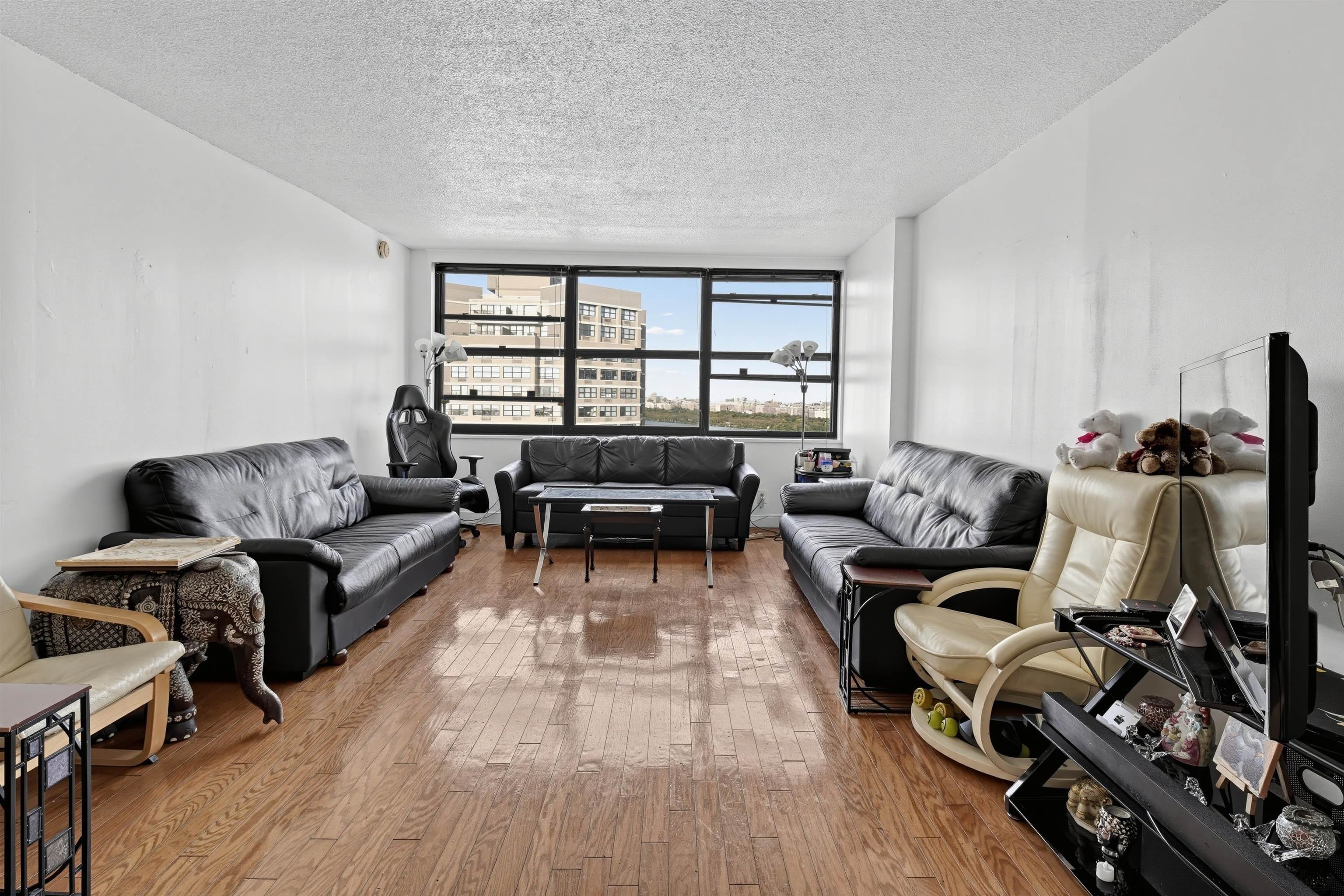 7000 BLVD EAST 40H