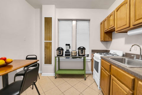 Condo For Sale - 523 34th St #B4<br/> Hudson County, Union City, NJ 08083