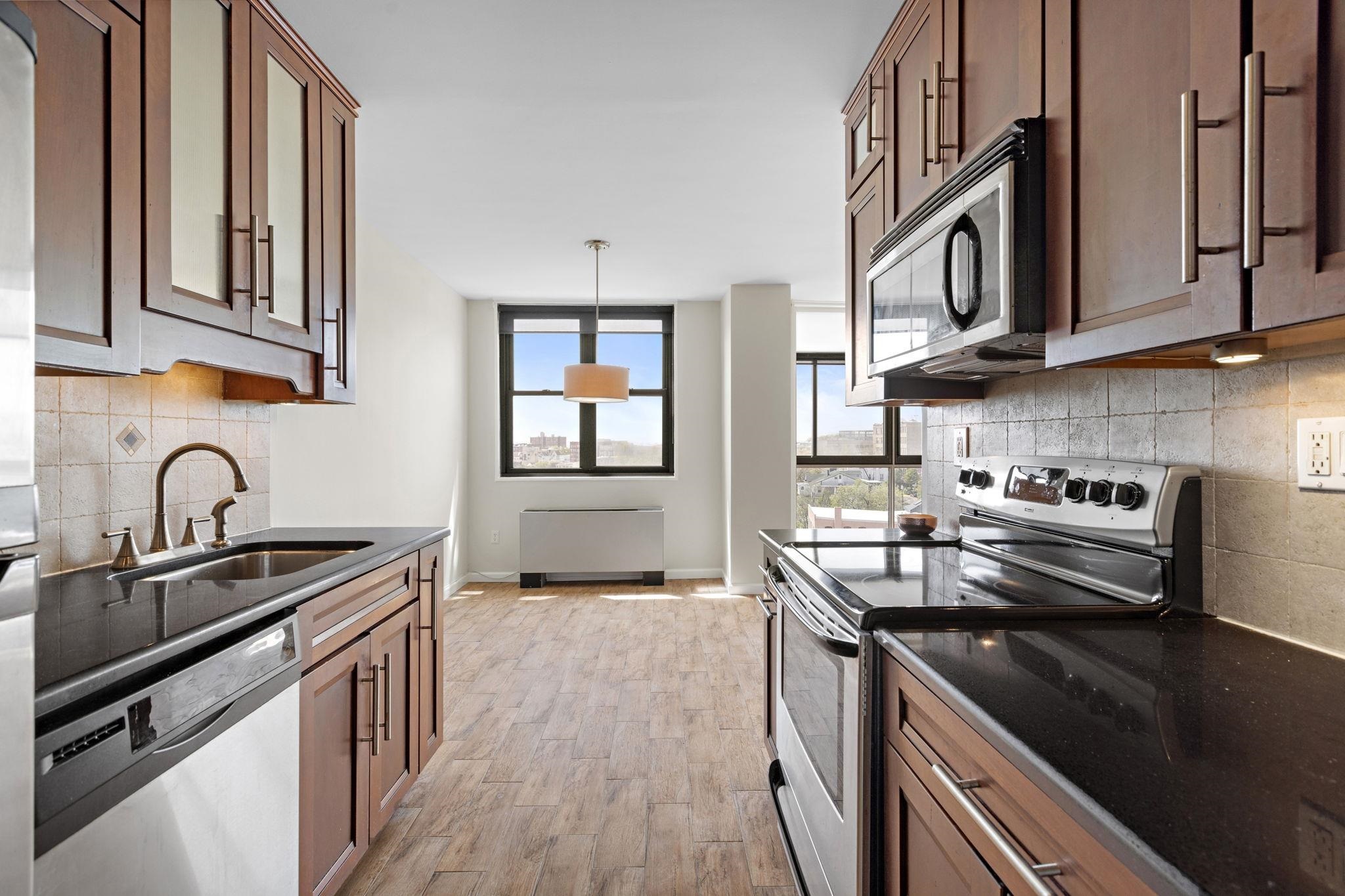 380 Mountain Rd #914, Union City, New Jersey image 7
