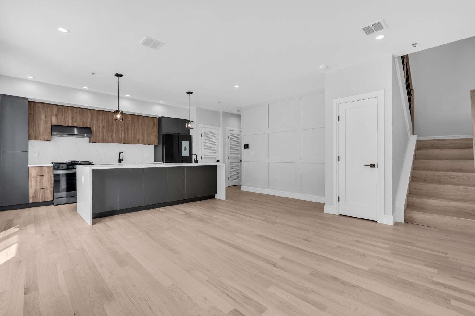 165 DELAWARE AVE 1