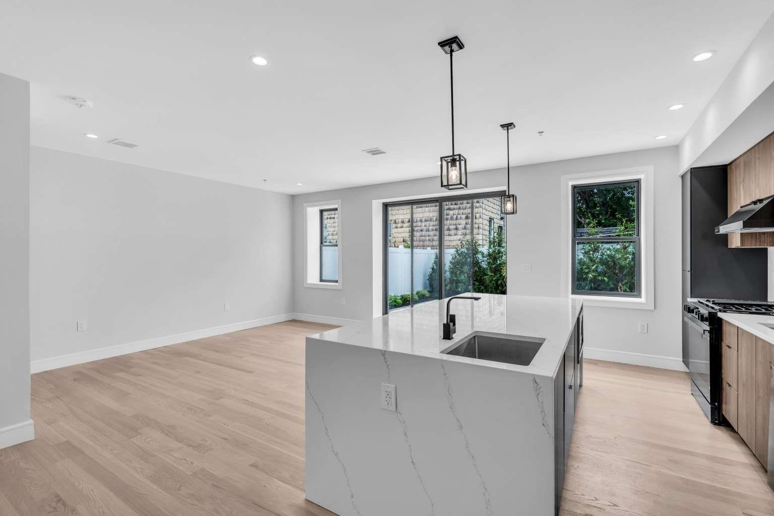 165 DELAWARE AVE 1