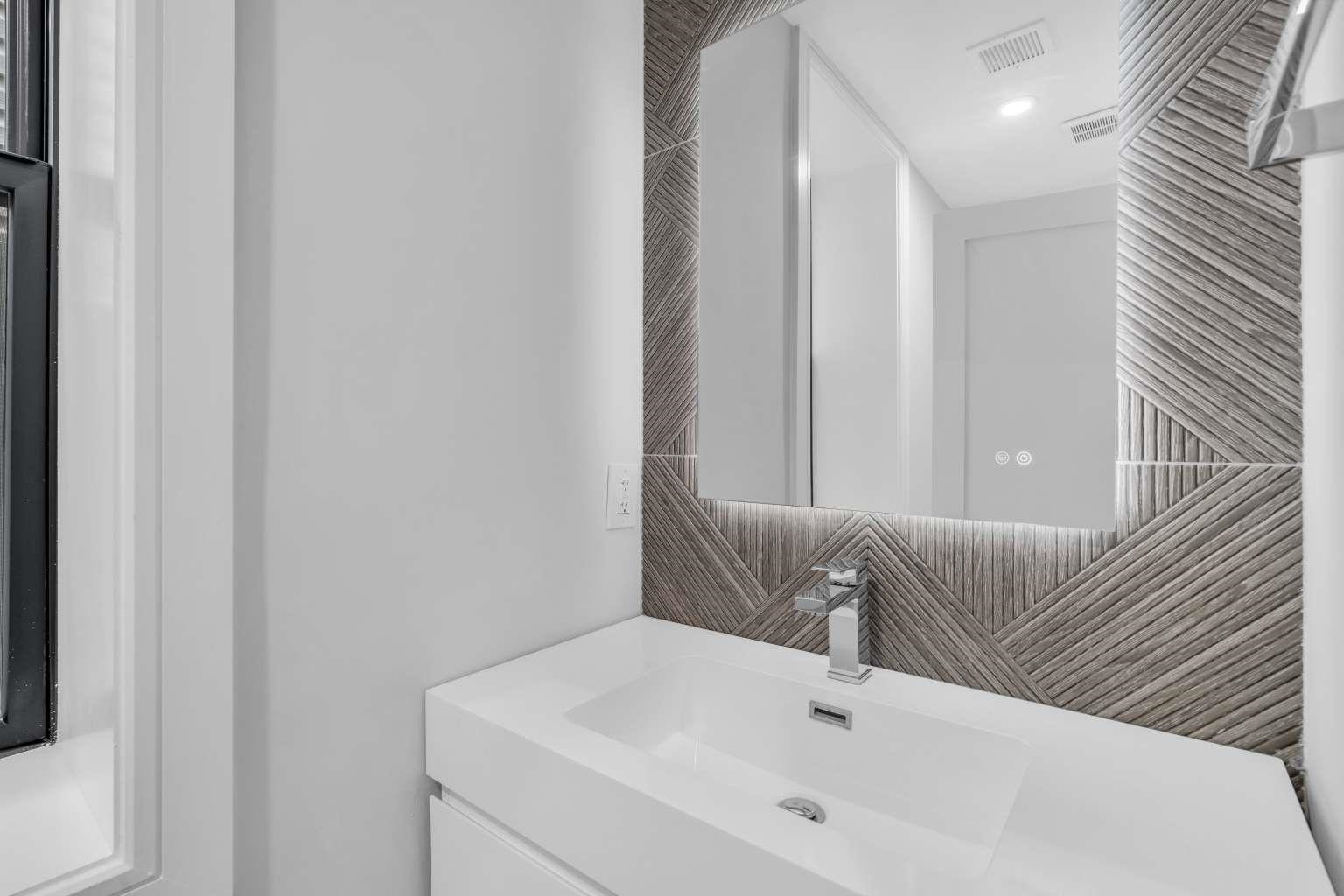 165 DELAWARE AVE 1