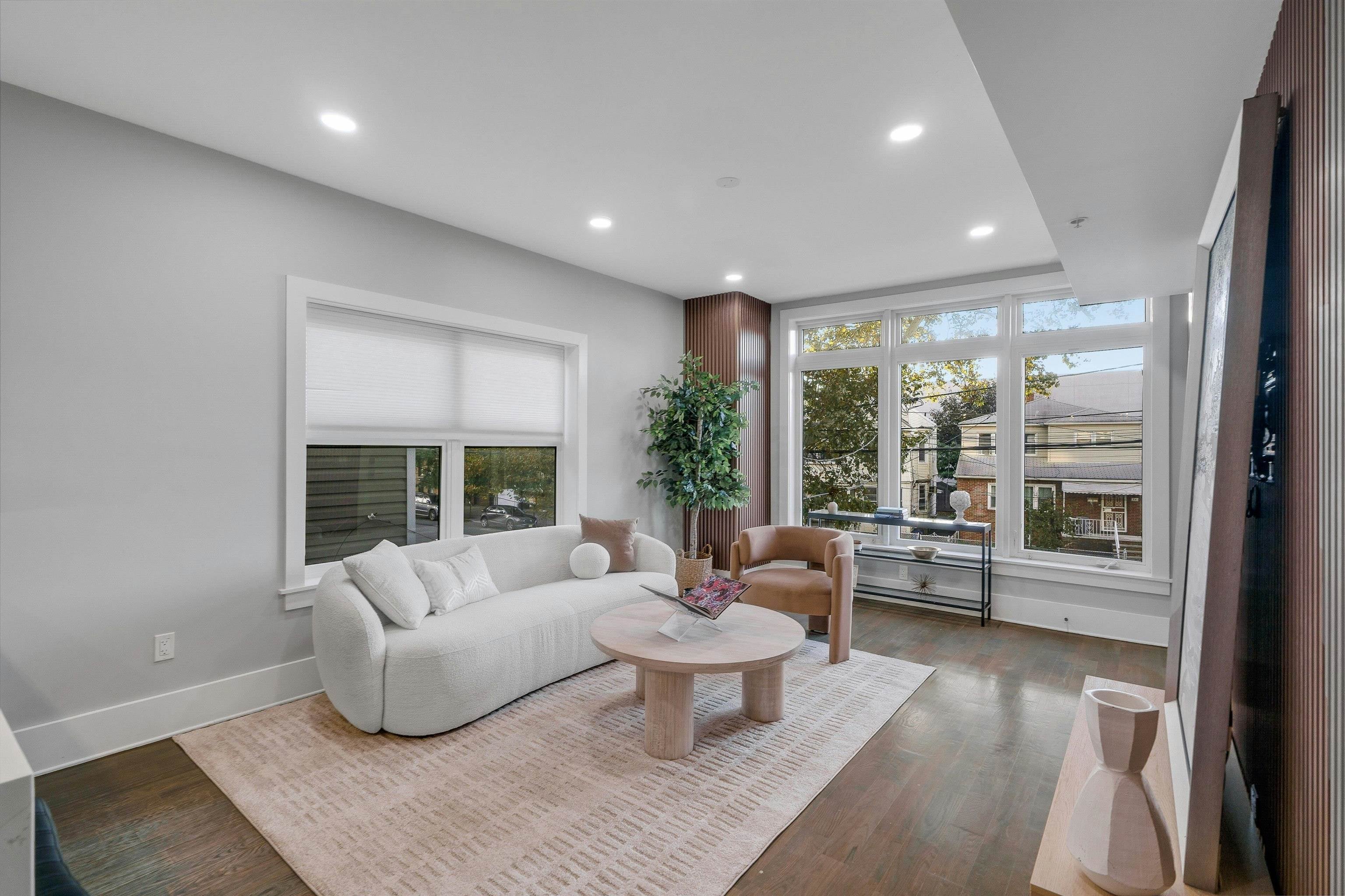 76 CORBIN AVE 2B