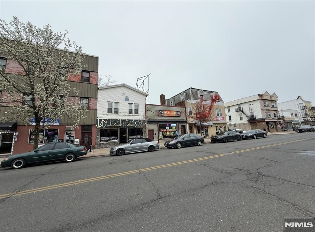 718 BROADWAY