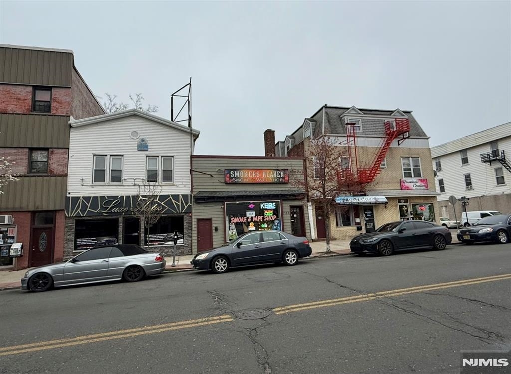 718 BROADWAY