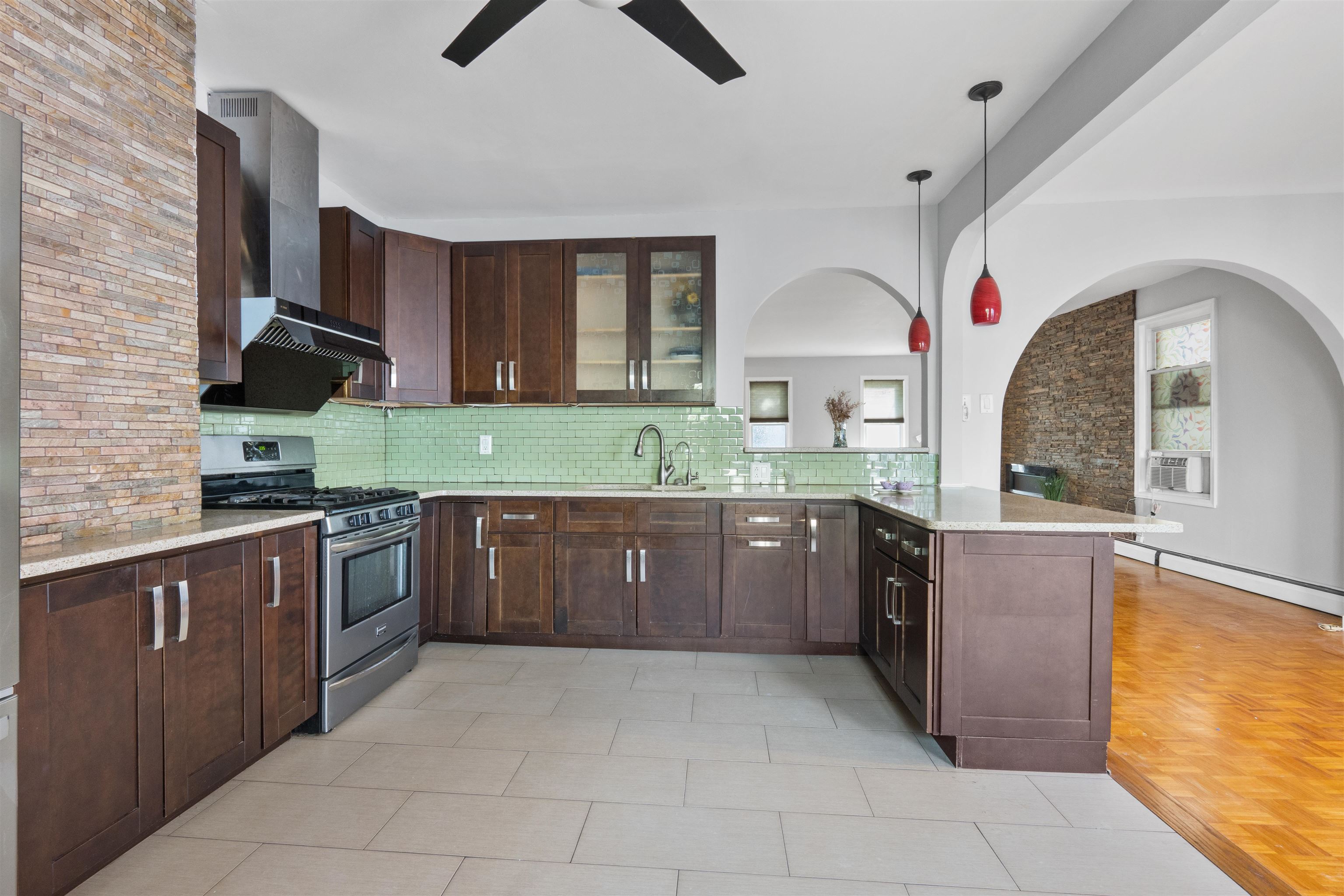 232 Centre Ave, Secaucus, New Jersey image 19