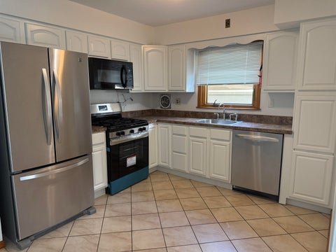 Multifamily For Rent - 14 63rd St #3<br/> Hudson County, West New York, NJ 07093