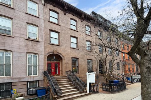Multifamily For Sale - 120 Wayne St<br/> Hudson County, Jersey City, NJ 07302