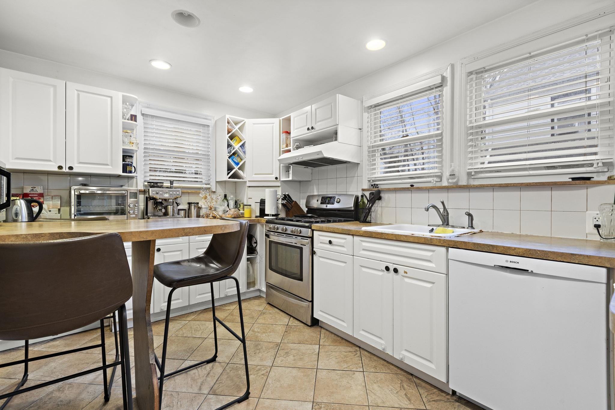 326 West Ivy Lane, Englewood, New Jersey image 9