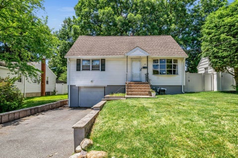 Homes For Sale - 101 Pinecrest Terrace<br/> Passaic County, Wayne, NJ 07470