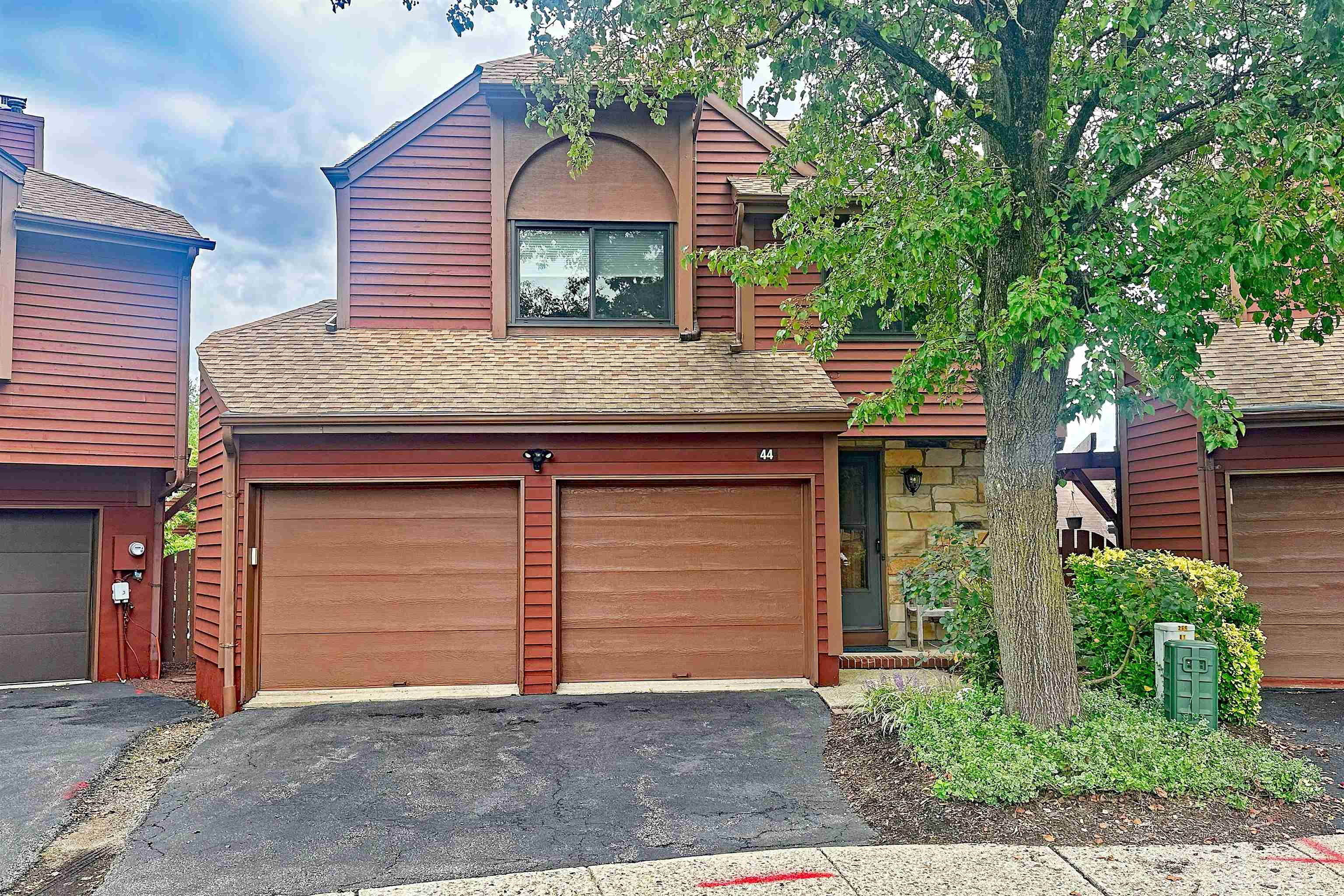 44 HICKORY HILL CT