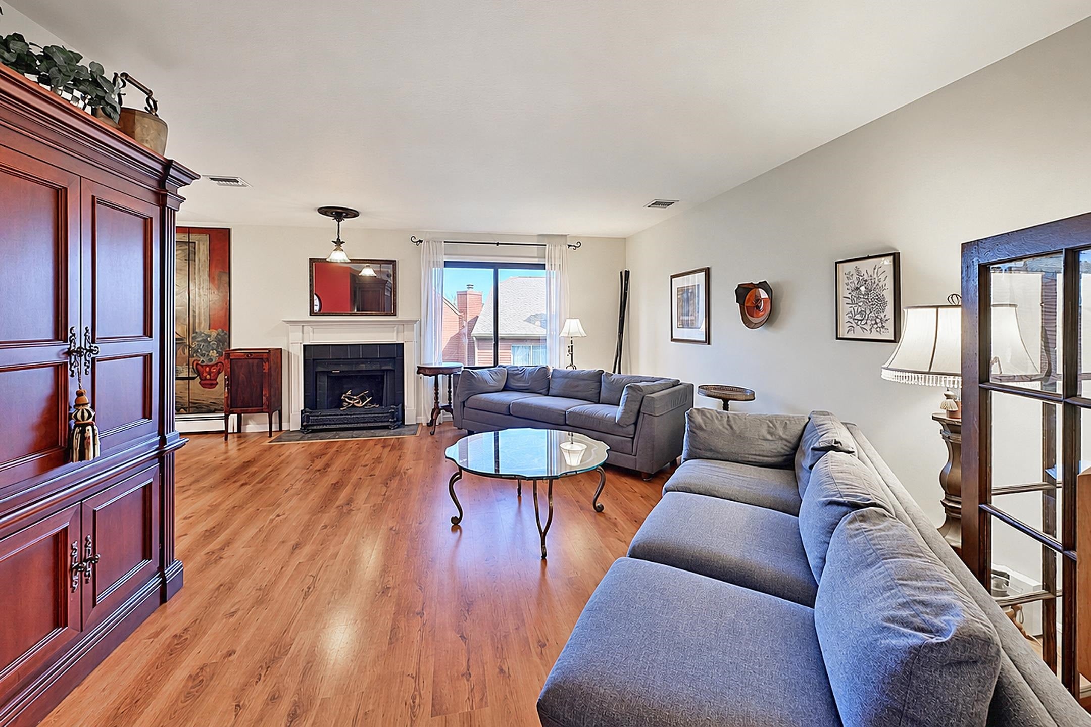 44 HICKORY HILL CT