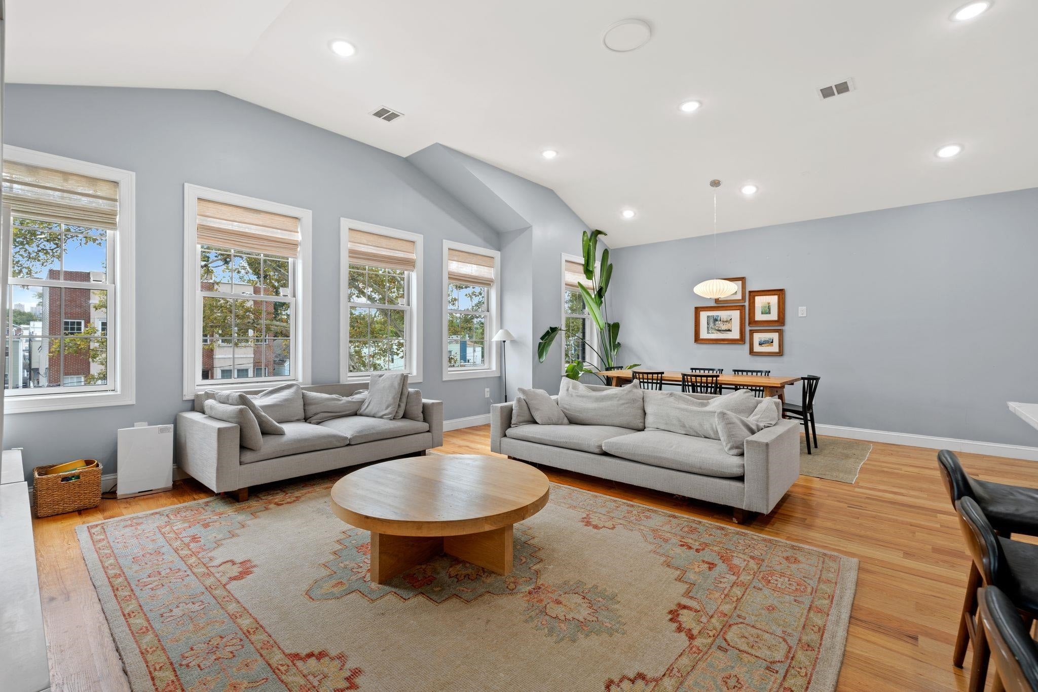 455 MALLORY AVE