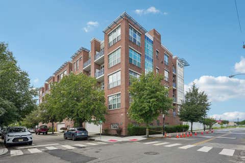 Condo For Sale - 3 Greenwich Dr #97<br/> Jersey City, NJ 07305