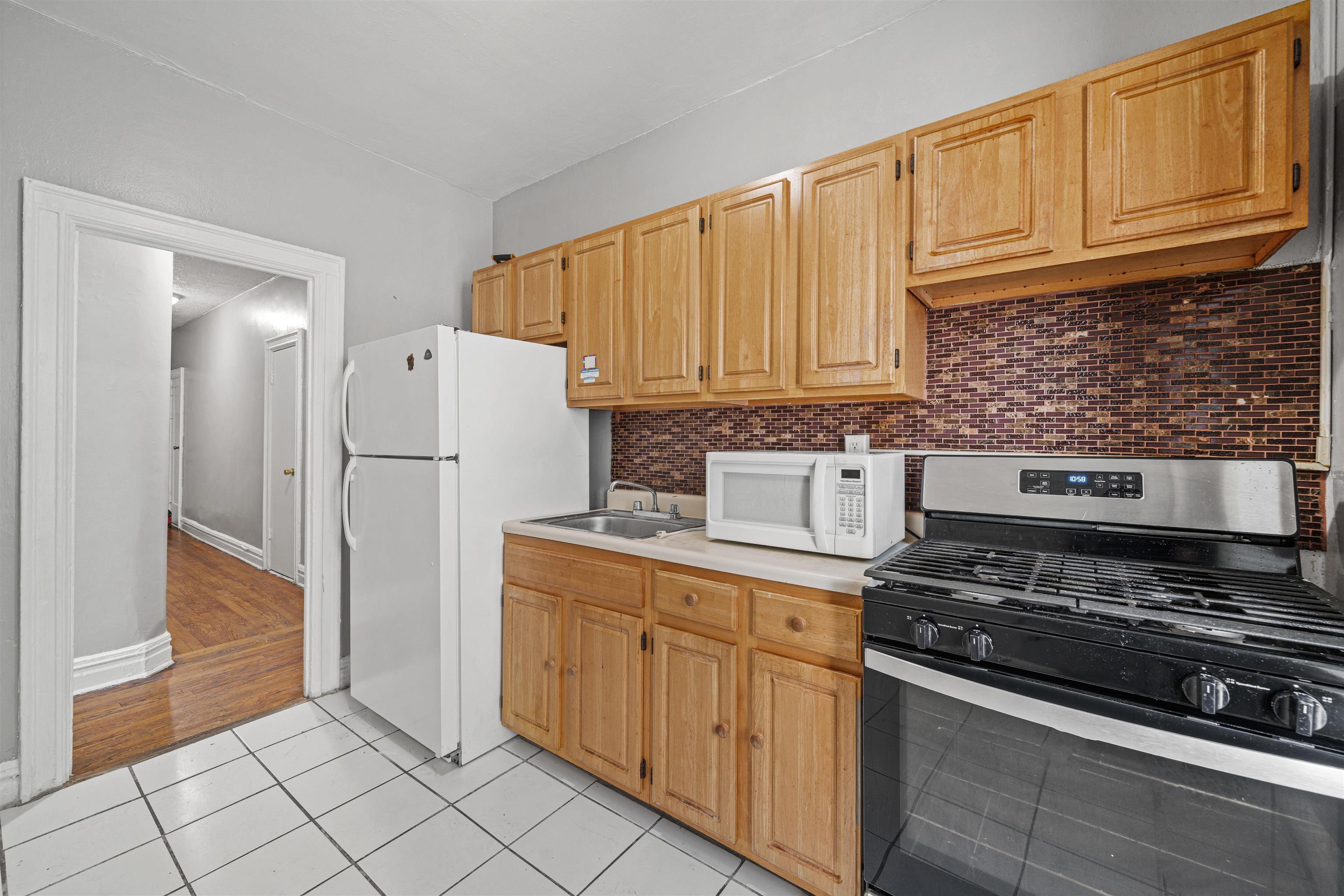 Search Homes 2 118 CORBIN AVE