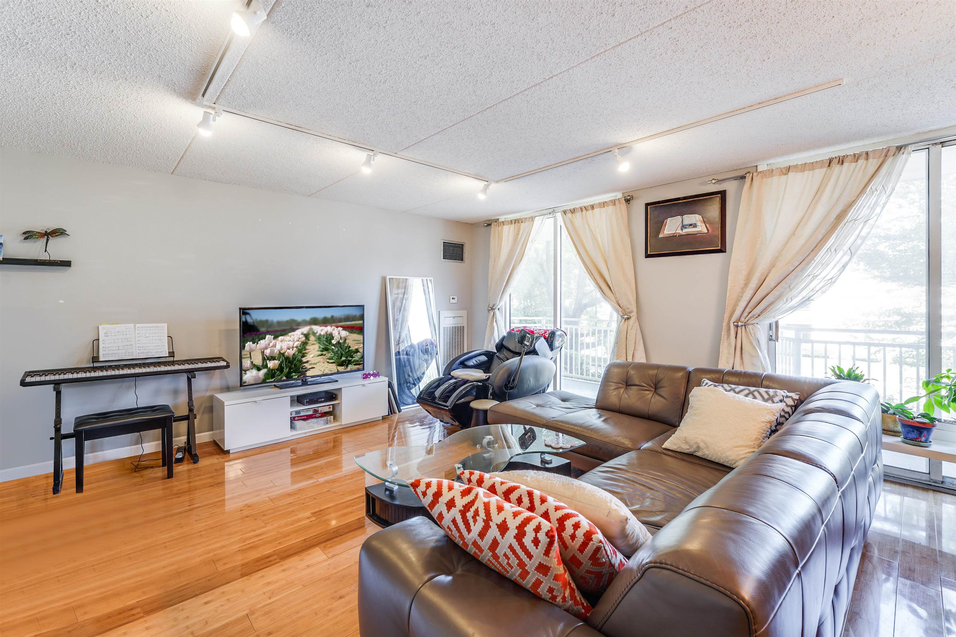 1077 River Rd #214, Edgewater, New Jersey image 3