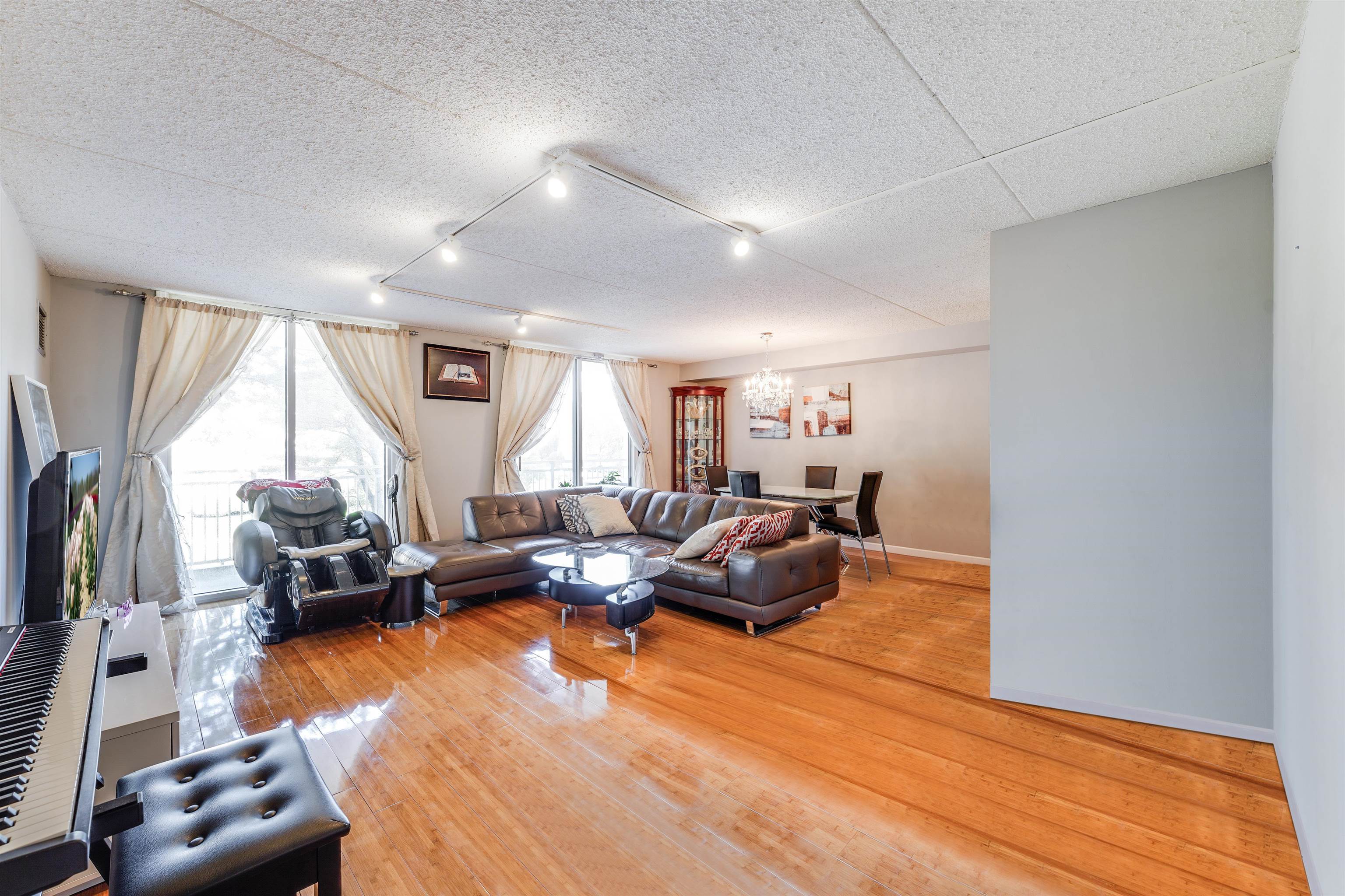 1077 River Rd #214, Edgewater, New Jersey image 2