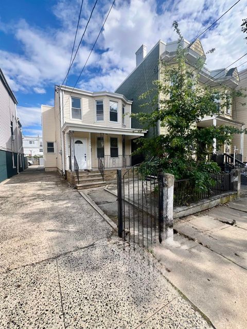 Homes For Sale - 334 Webster Ave<br/> Hudson County, Jersey City, NJ 07307