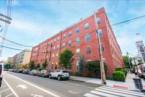 Condo For Sale - 222 Grand St #3D<br/> Hoboken, NJ 07030