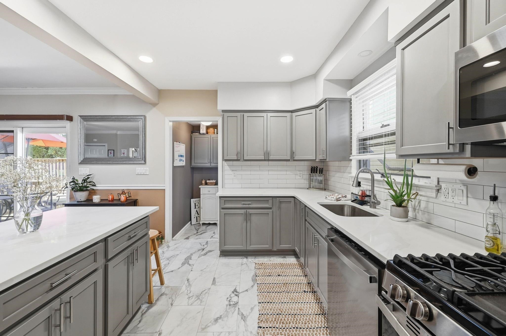 99 MORGAN PL