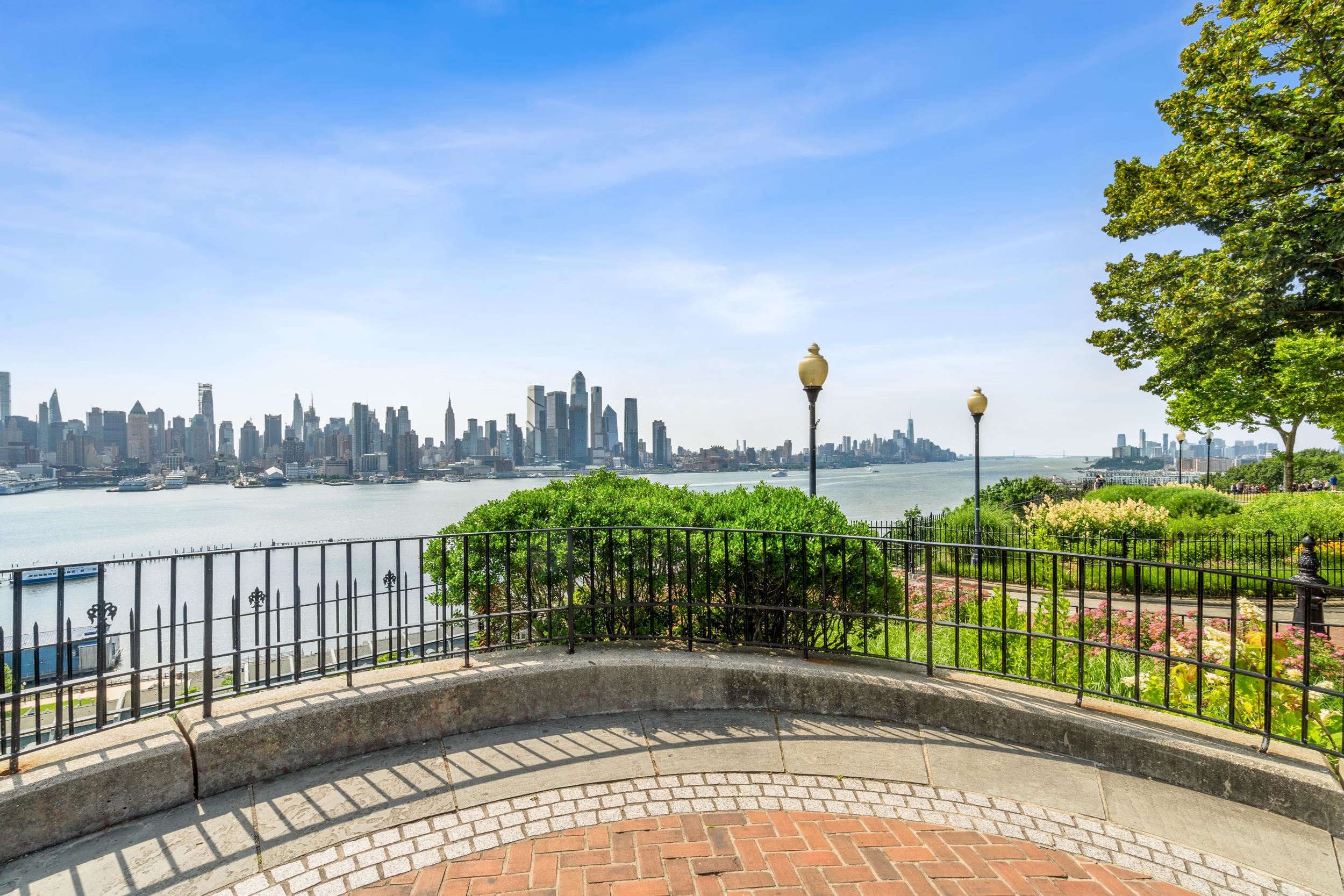 875 Blvd East #30, Weehawken, New Jersey image 29