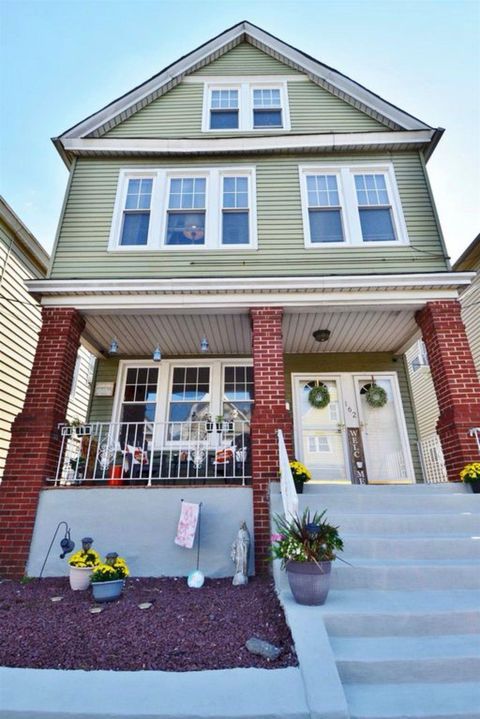 Apartment For Rent - 162 West 32nd St #2<br/> Bayonne, NJ 07002