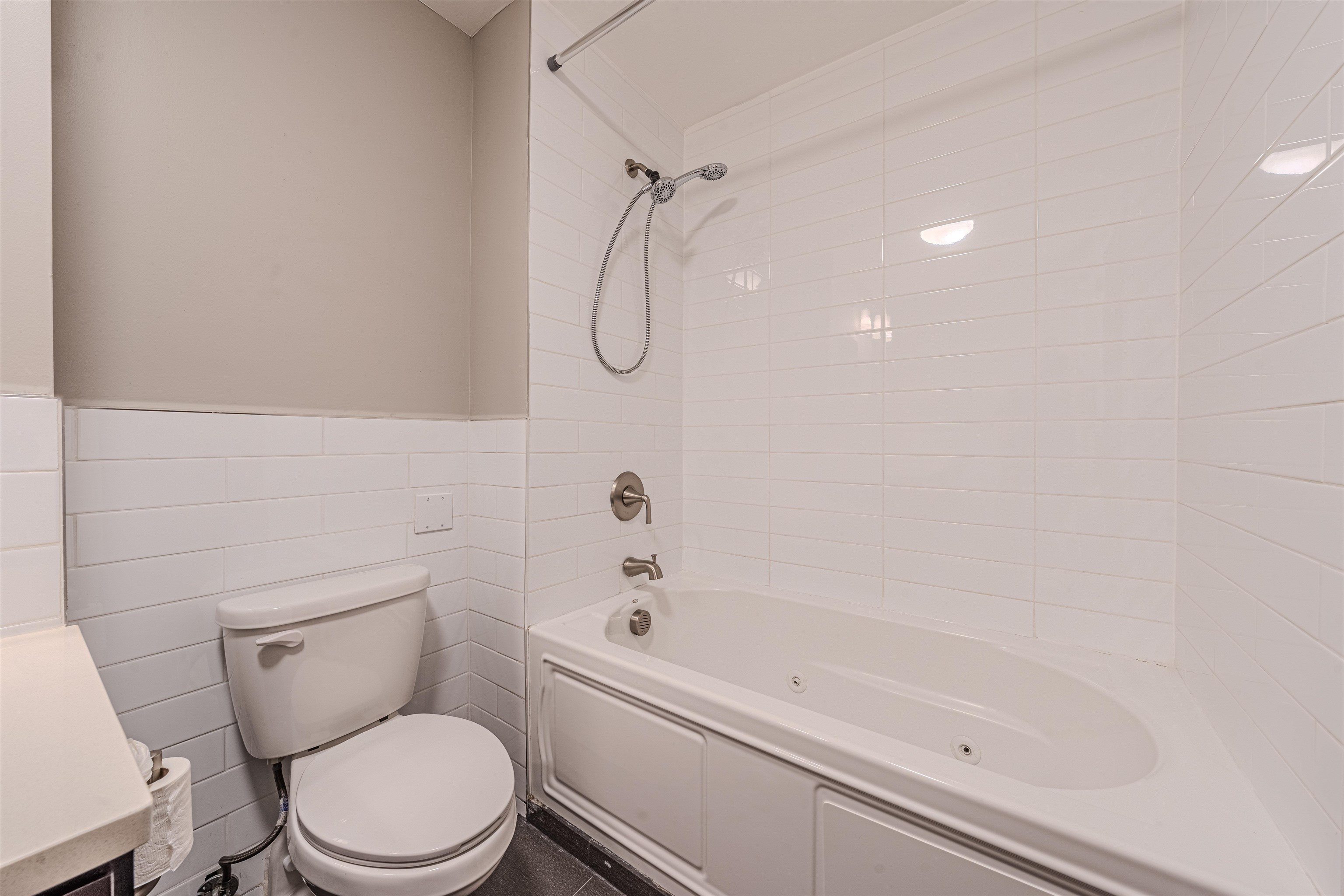 532 Harmon Cove Tower #532, Secaucus, New Jersey image 30