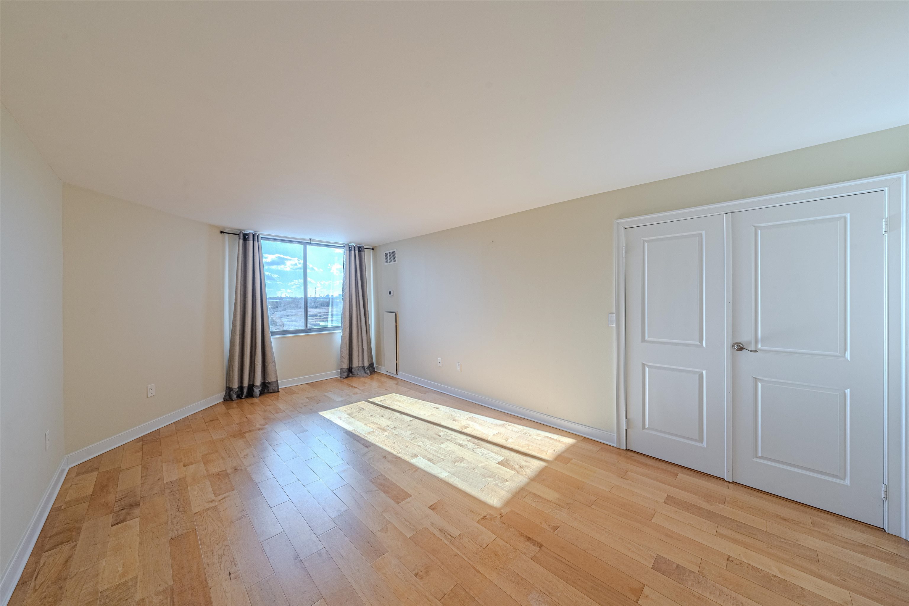 532 Harmon Cove Tower #532, Secaucus, New Jersey image 21