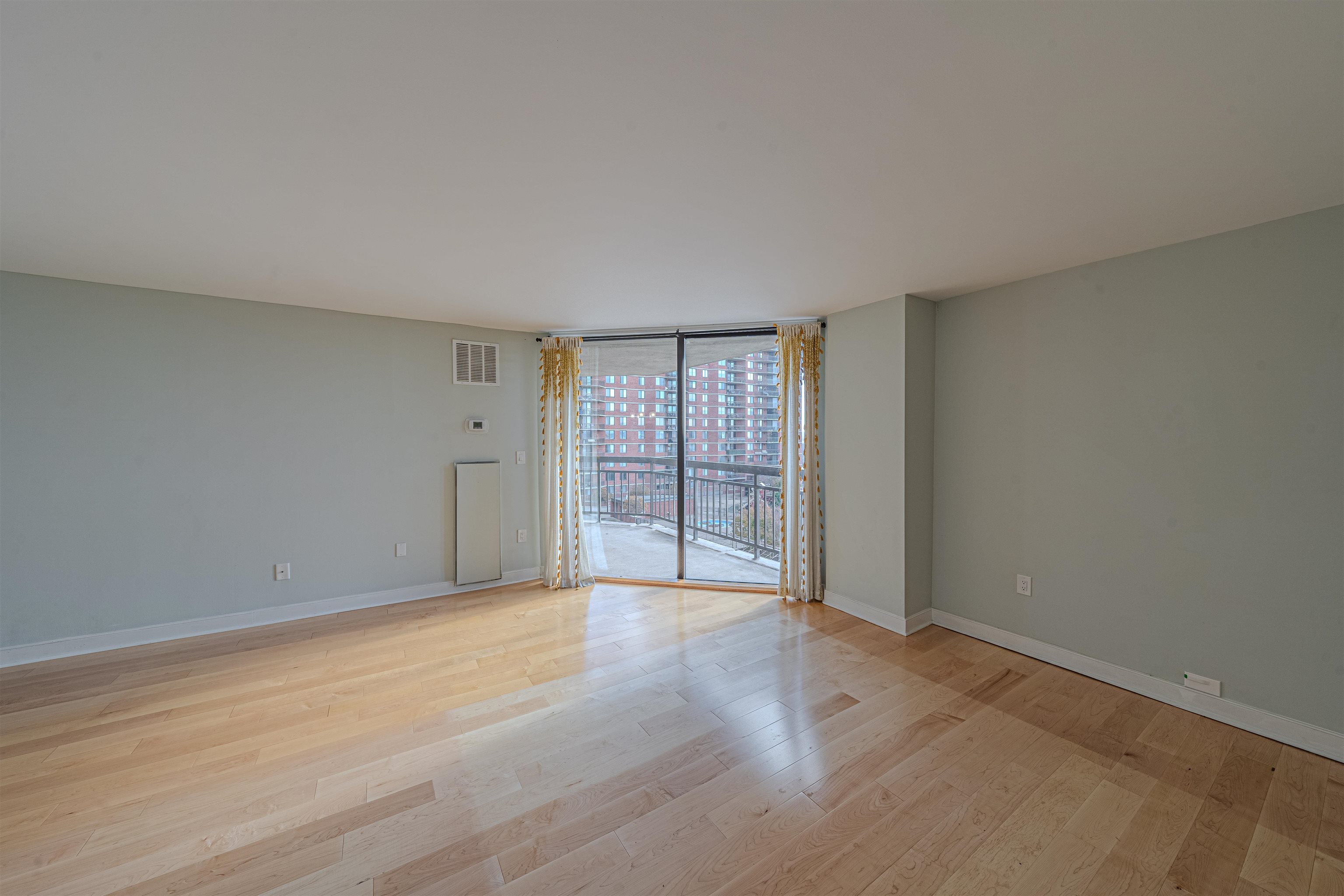 532 Harmon Cove Tower #532, Secaucus, New Jersey image 6