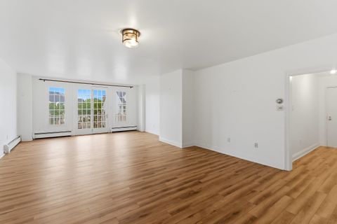 204 SHEARWATER CT WEST 21 Jersey City NJ 07305