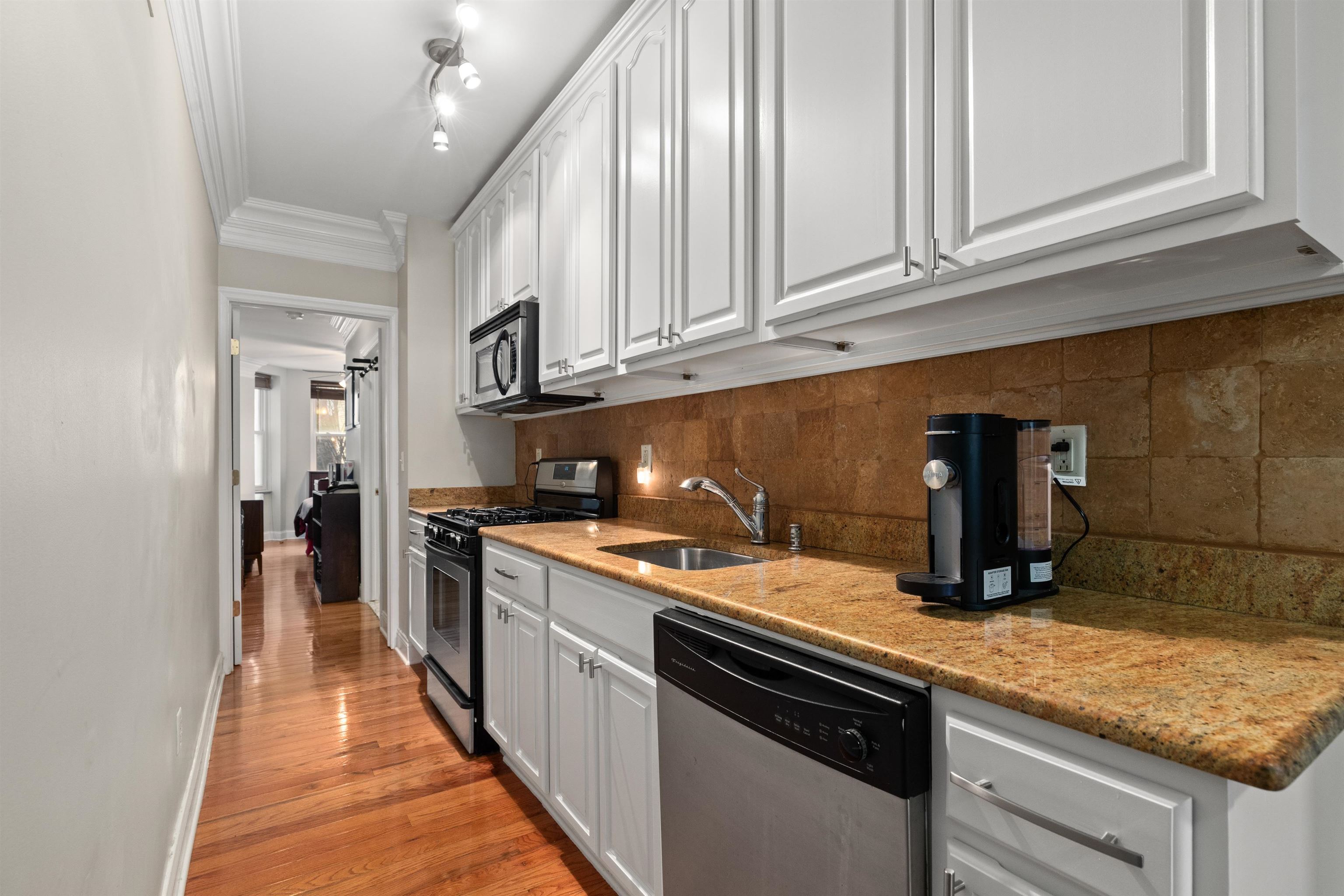 207 OGDEN AVE 1L