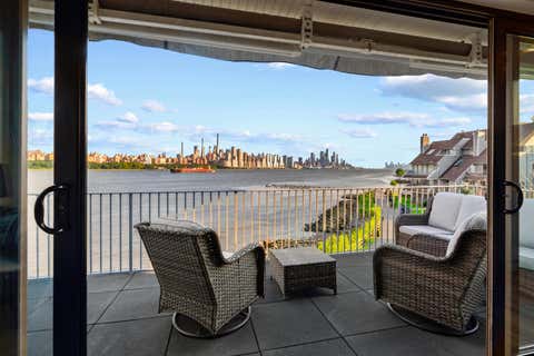 Condo For Sale - 4 Cove Lane<br/> Hudson County, North Bergen, NJ 07047