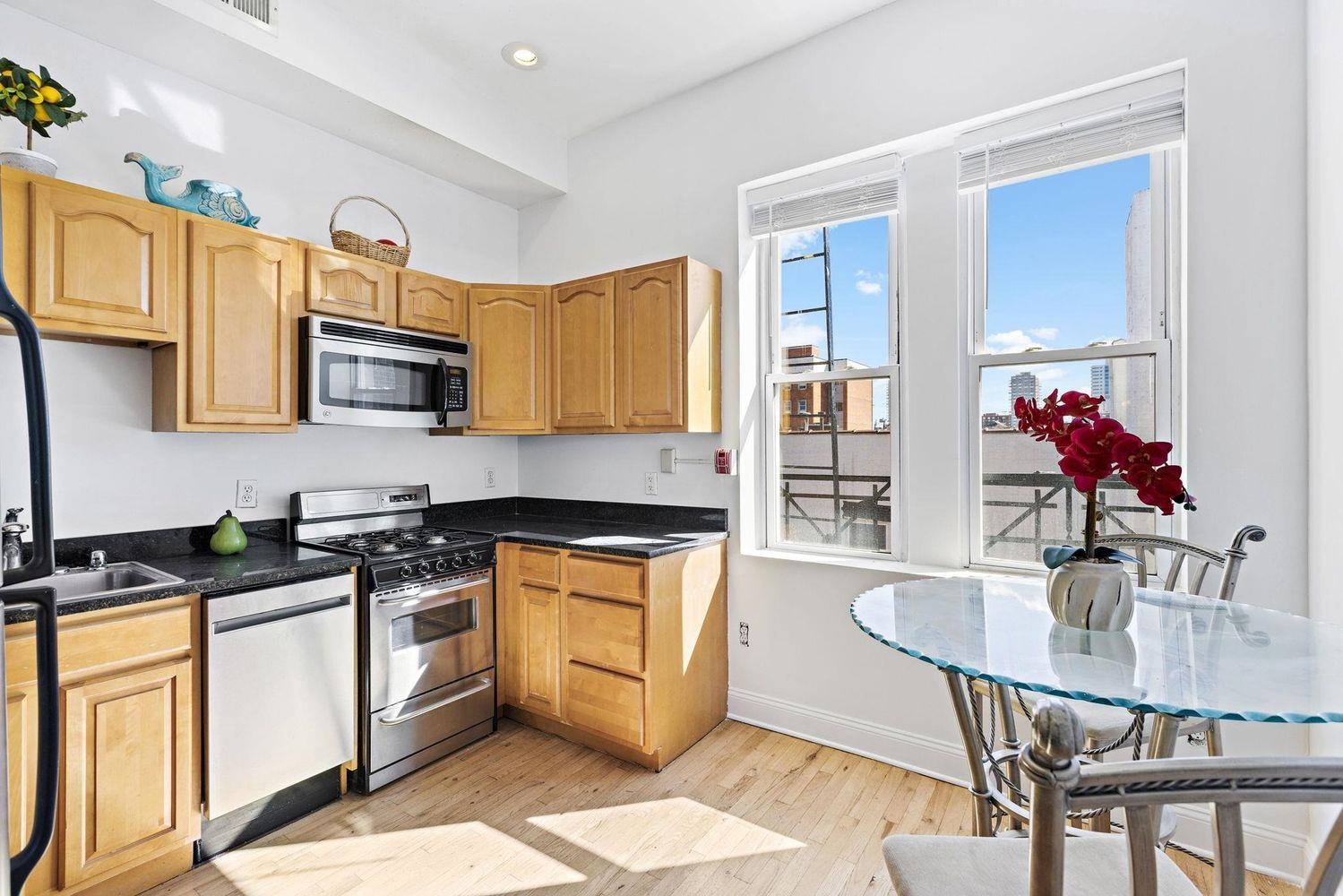 231 Grand St #5R, Hoboken, New Jersey image 2