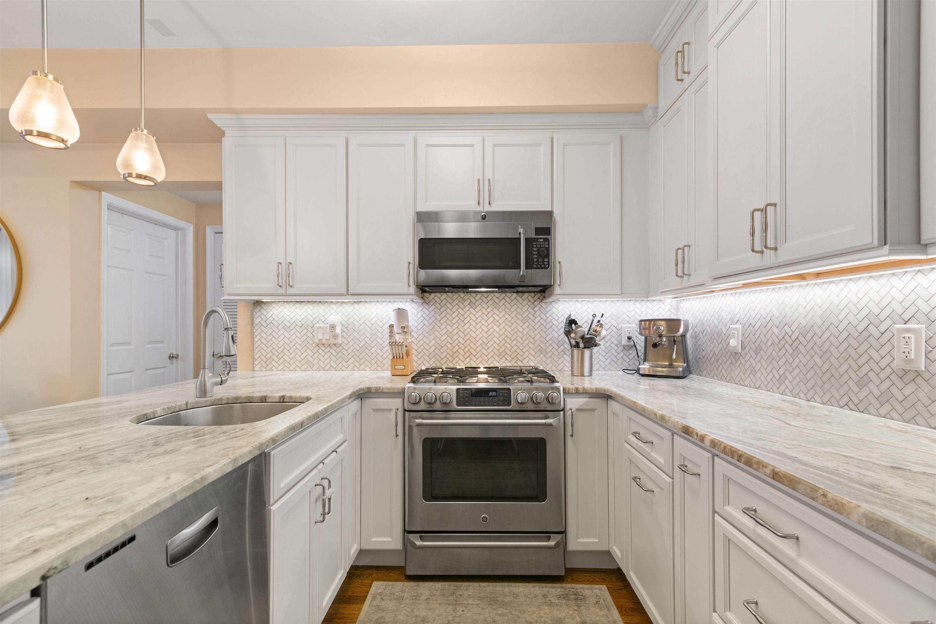 1115 Grand St #2B, Hoboken, New Jersey image 2