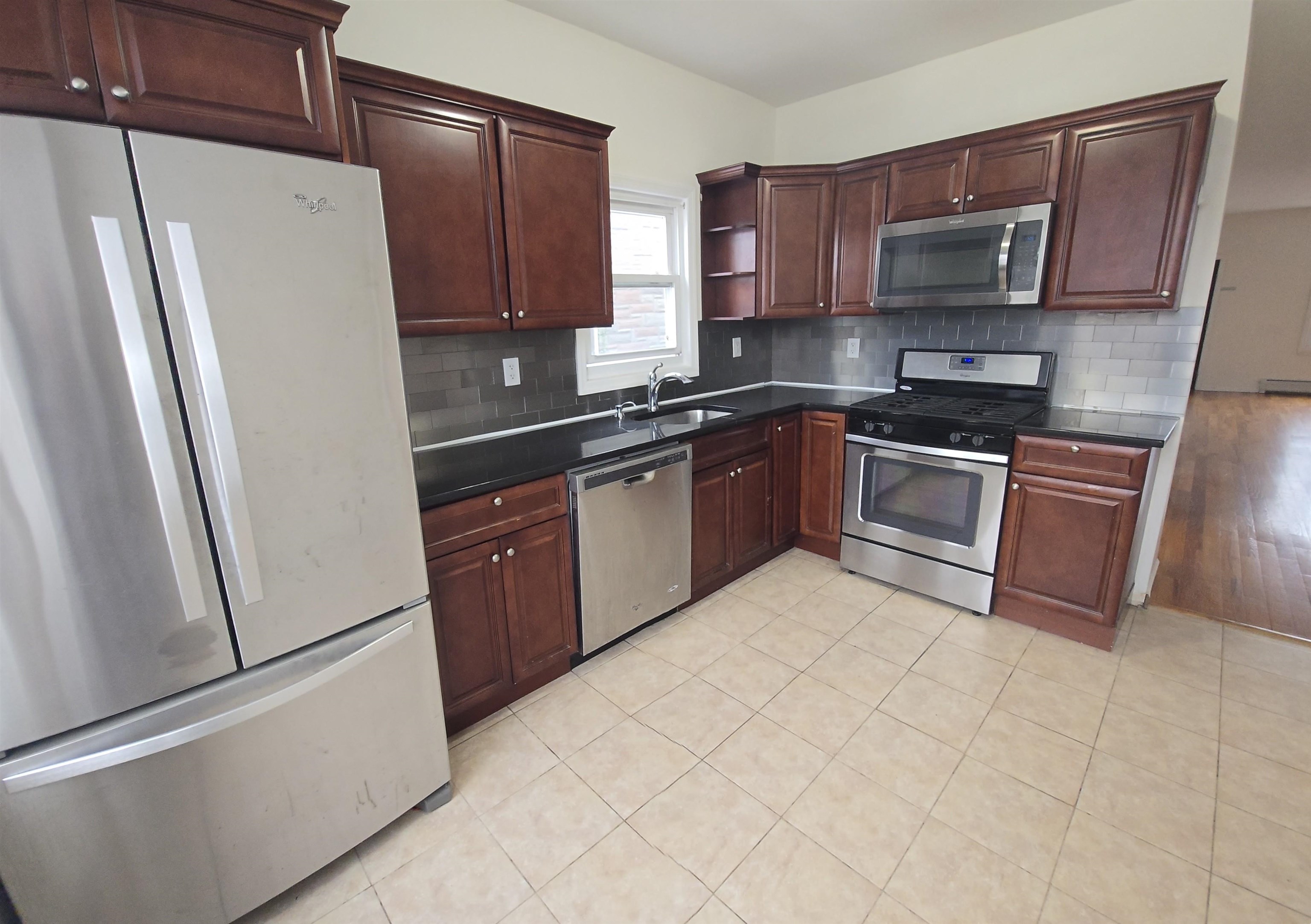 Bayonne, New Jersey 07002, United States, 3 Bedrooms Bedrooms, ,2 BathroomsBathrooms,Residential,Active,256559