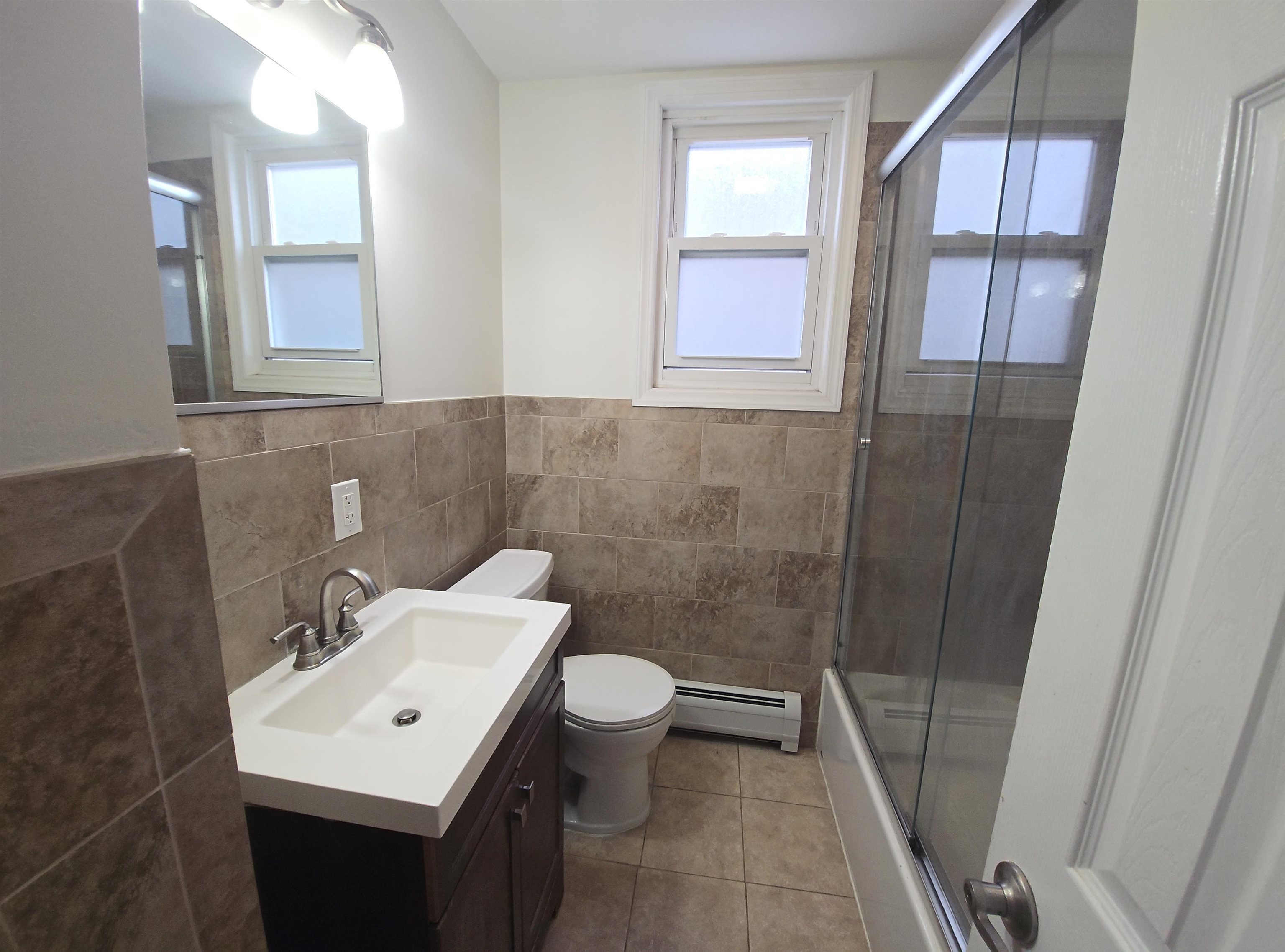 Bayonne, New Jersey 07002, United States, 3 Bedrooms Bedrooms, ,2 BathroomsBathrooms,Residential,Active,256559