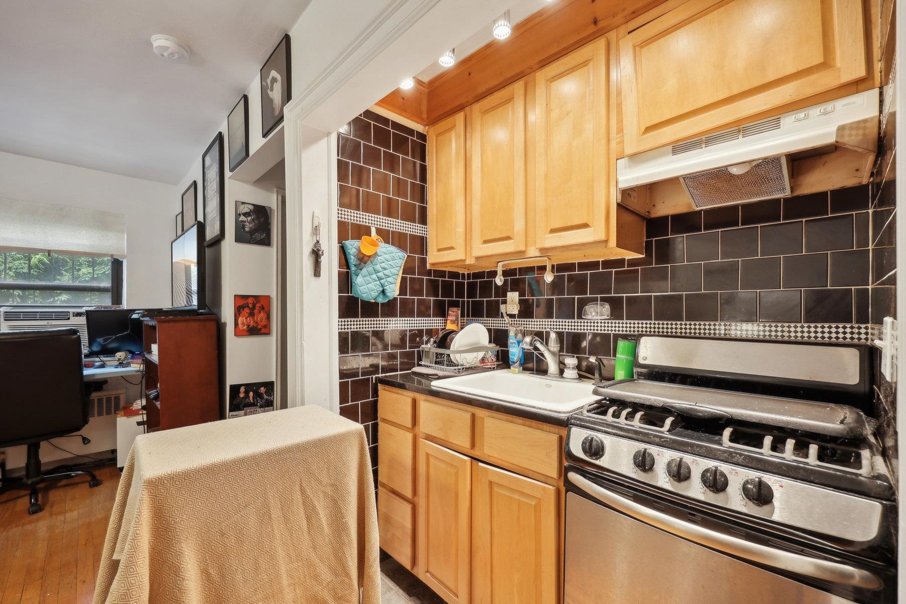 295 York St #1E, Jersey City, New Jersey image 6