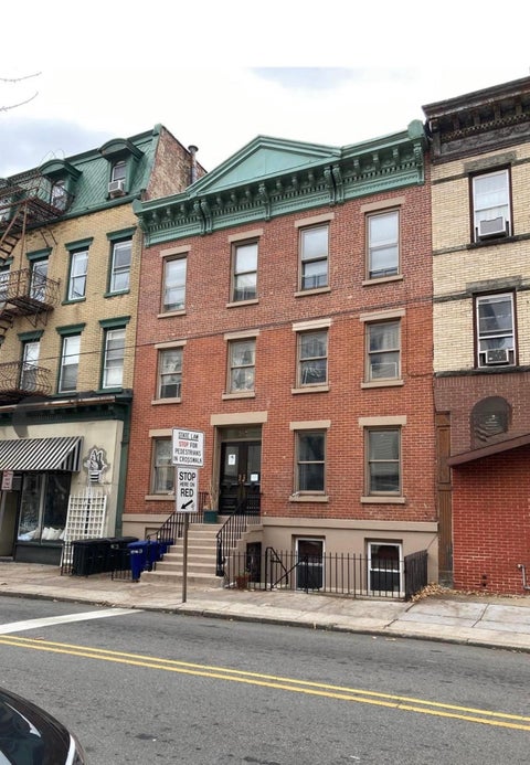 Apartment For Rent - 215 Montgomery St #2<br/> Jersey City, NJ 07302