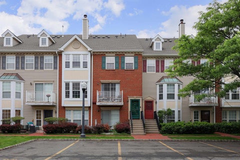 Townhouse For Sale - 33 Dogwood St<br/> Hudson County, Jersey City, NJ 07305