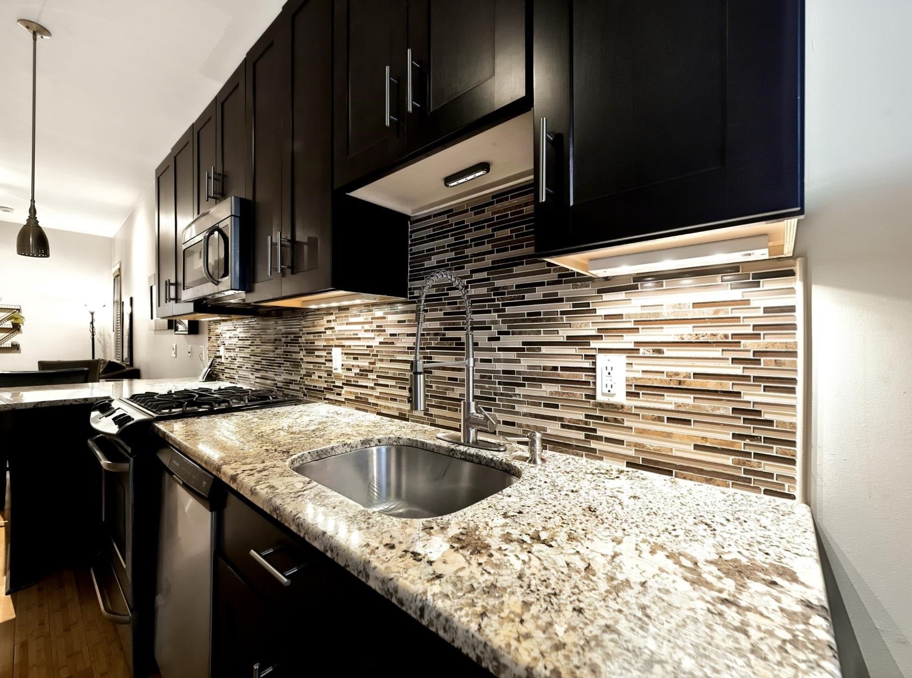 125 SHERMAN AVE #1L