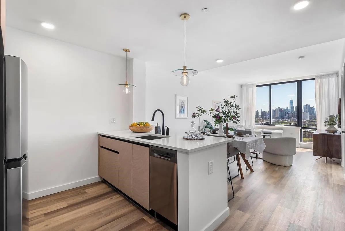 55 JORDAN AVE 1303