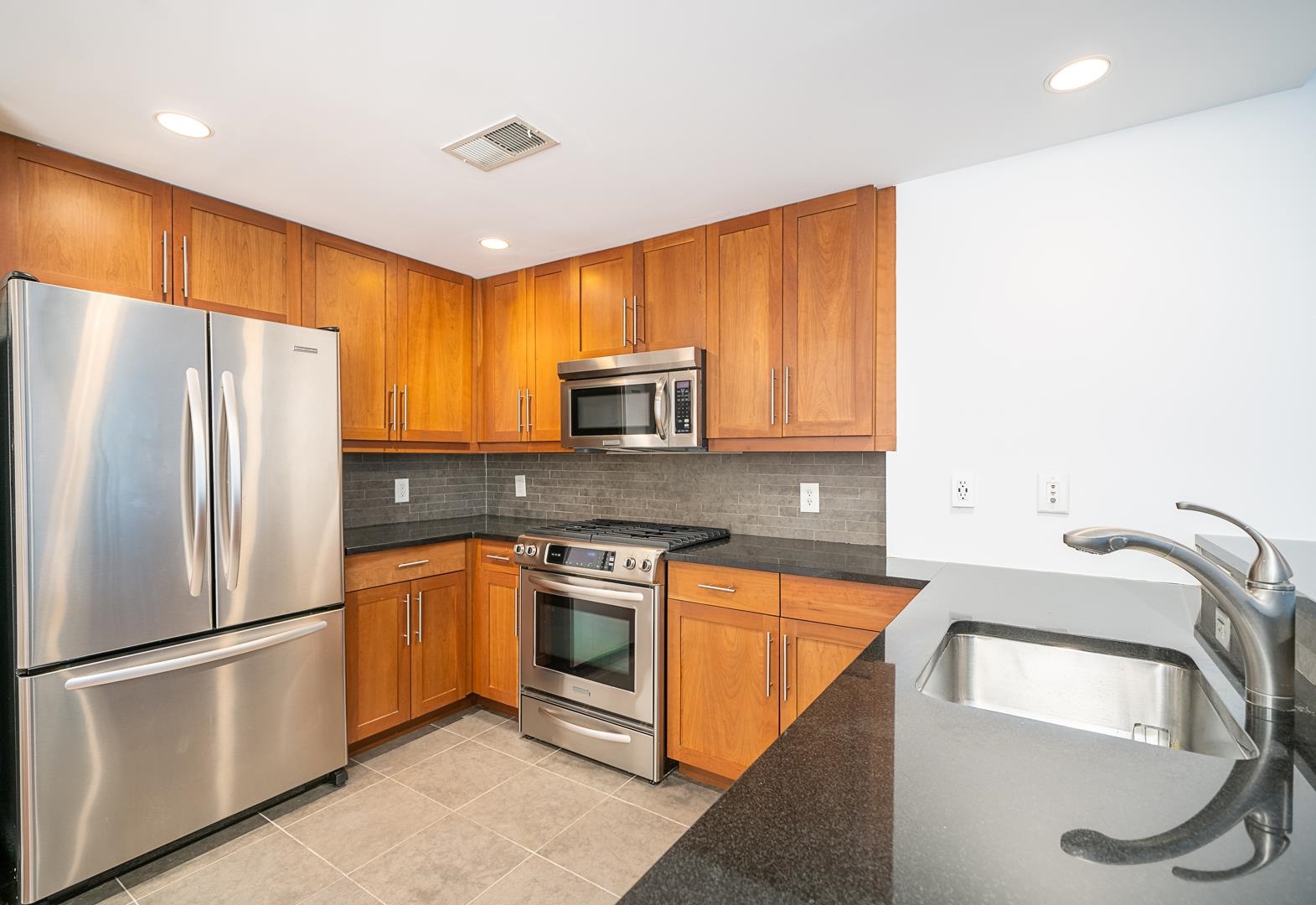 800 Jackson St #312, Hoboken, New Jersey image 5