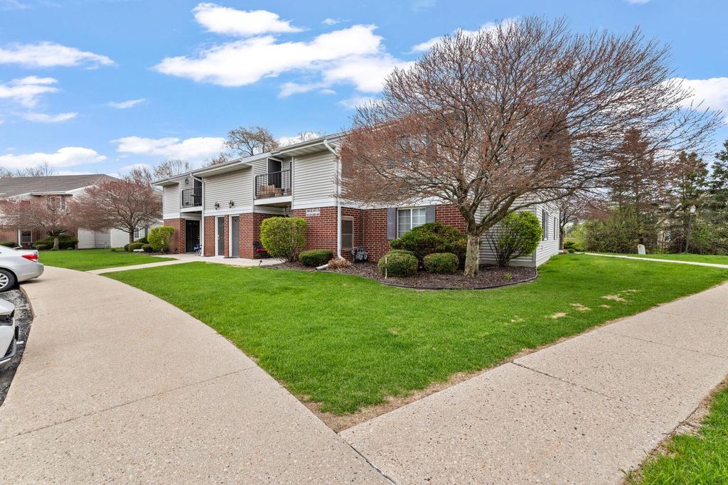 Photo of N110W16867 Ashbury CIRCLE #7, Germantown, WI 53022 (MLS # 1960397)